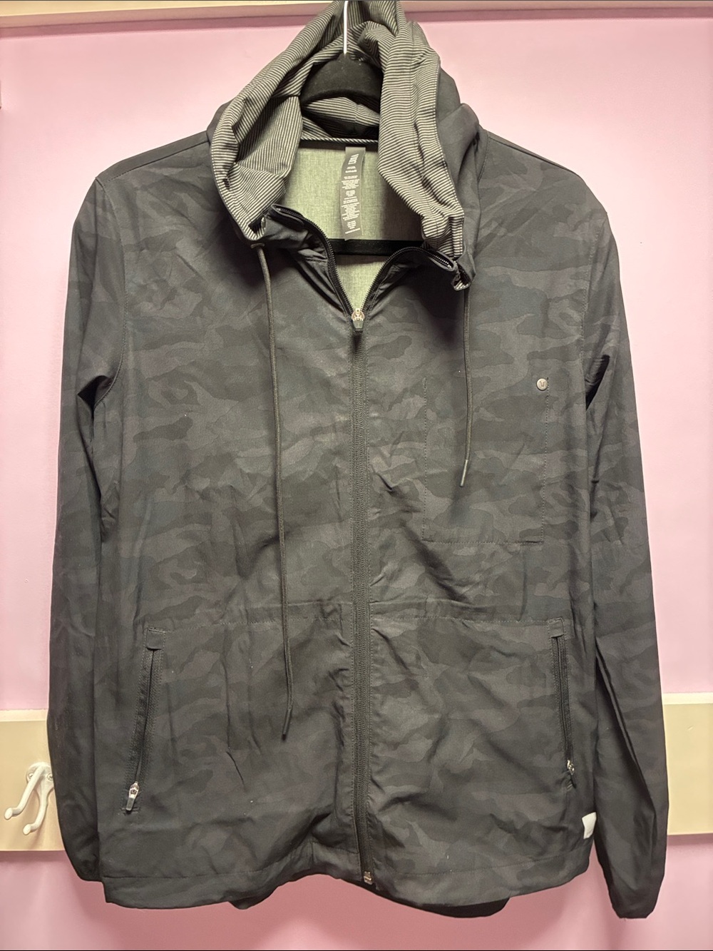 Vuori Women's Black Charcoal Camo Windbreaker Jacket.